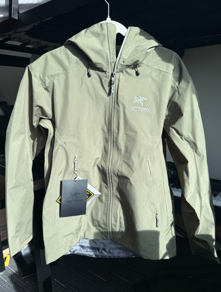 Arc’teryx Beta LT Jacket Men’s Medium GORE-TEX Lightweight Shell