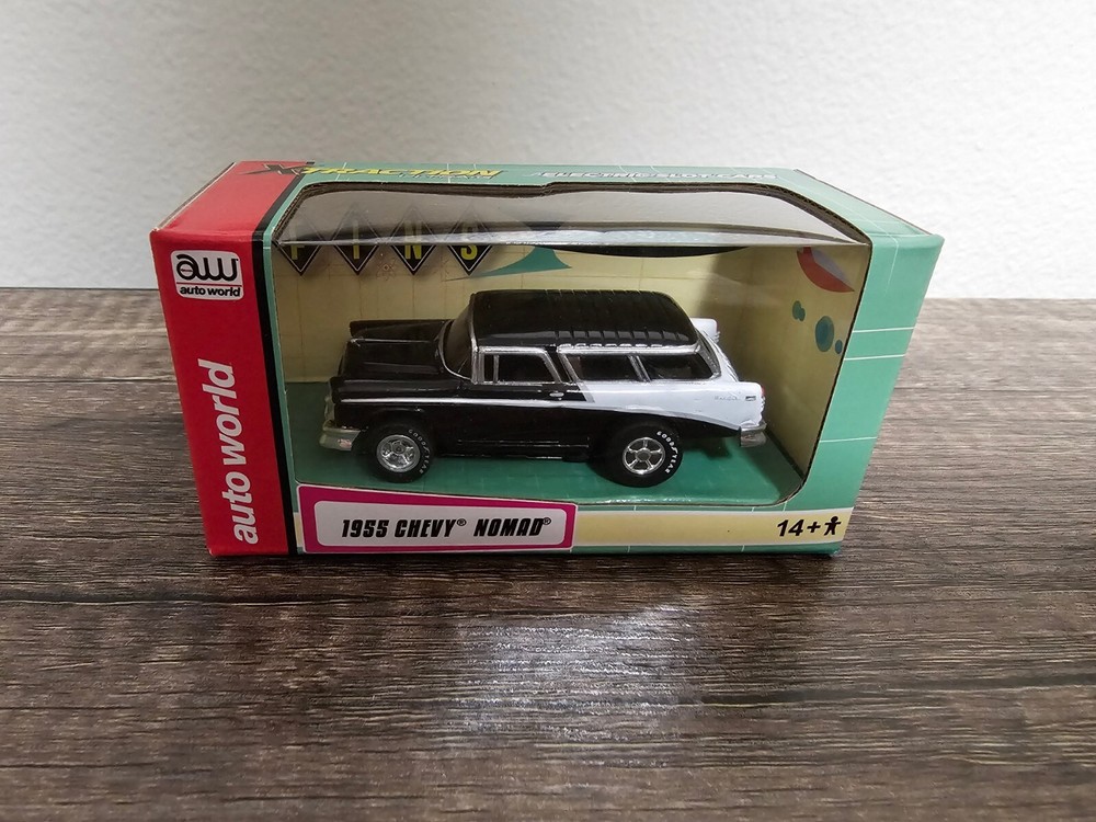 Auto World HO Scale Fins 1955 Chevy Nomad Black/White Slot Car NIB