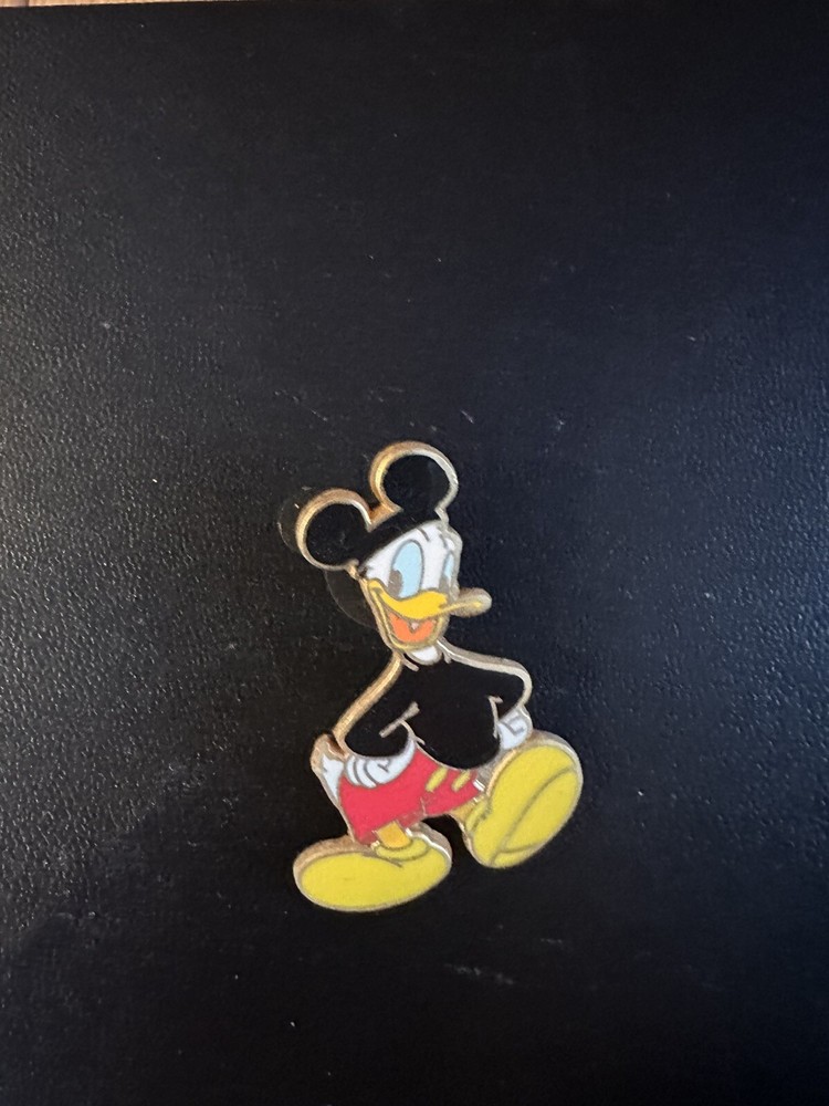 disney collectible trading pins lot  Donald Duck