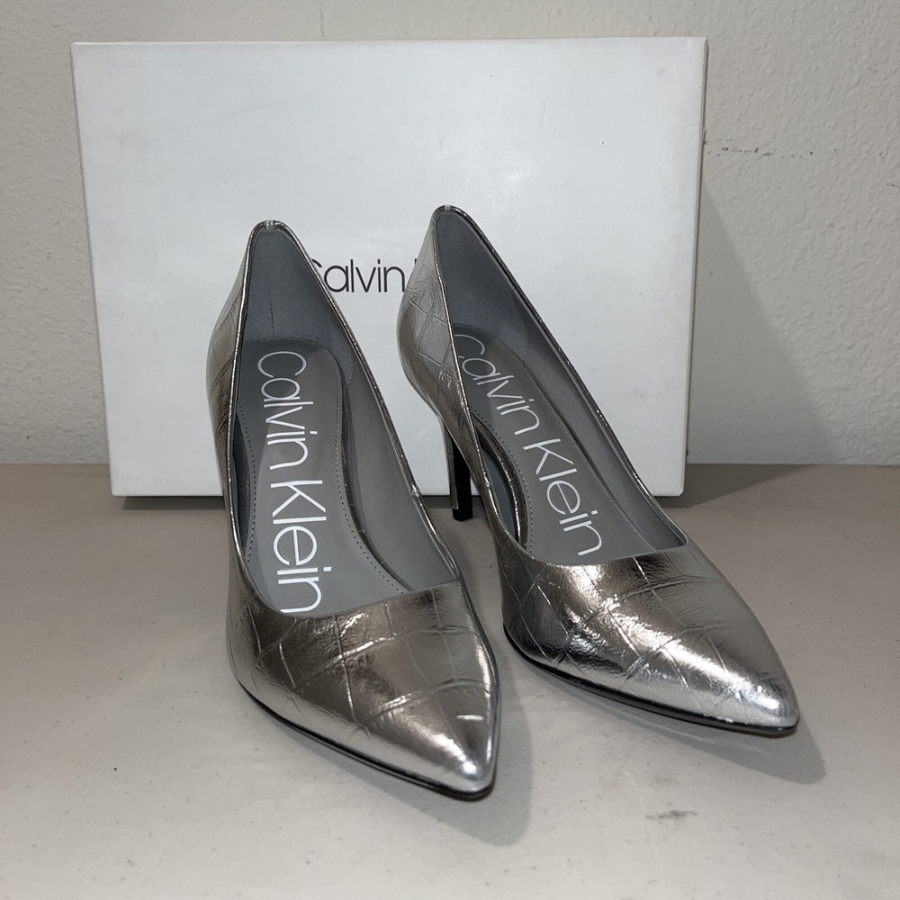 New W/box CALVIN KLEIN Women Silver Croc Gel Pod Gayle Stiletto Slip On Pumps 6M