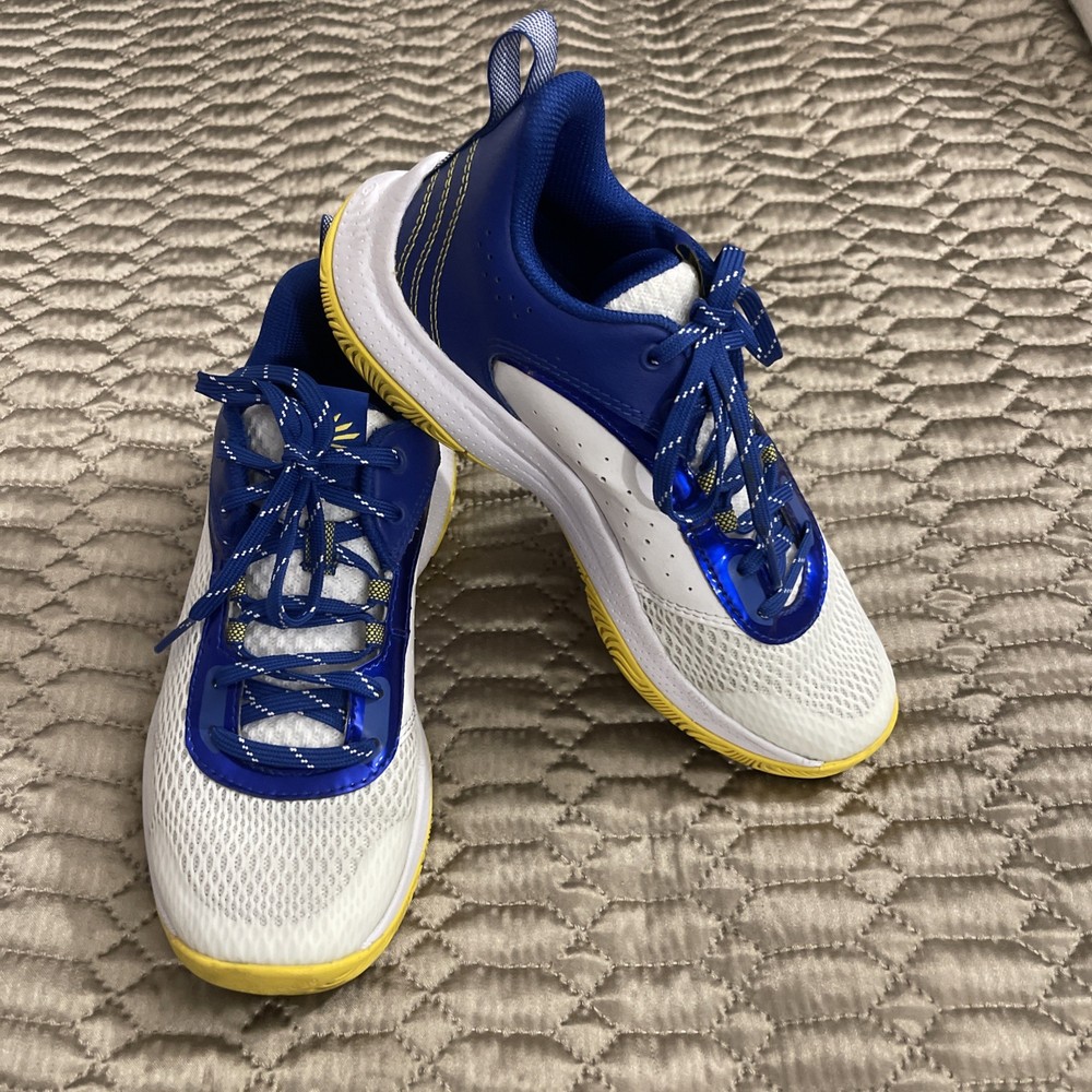 Steph Curry UA Youth 5 Low Basketball Shoes.  Excellent Condition