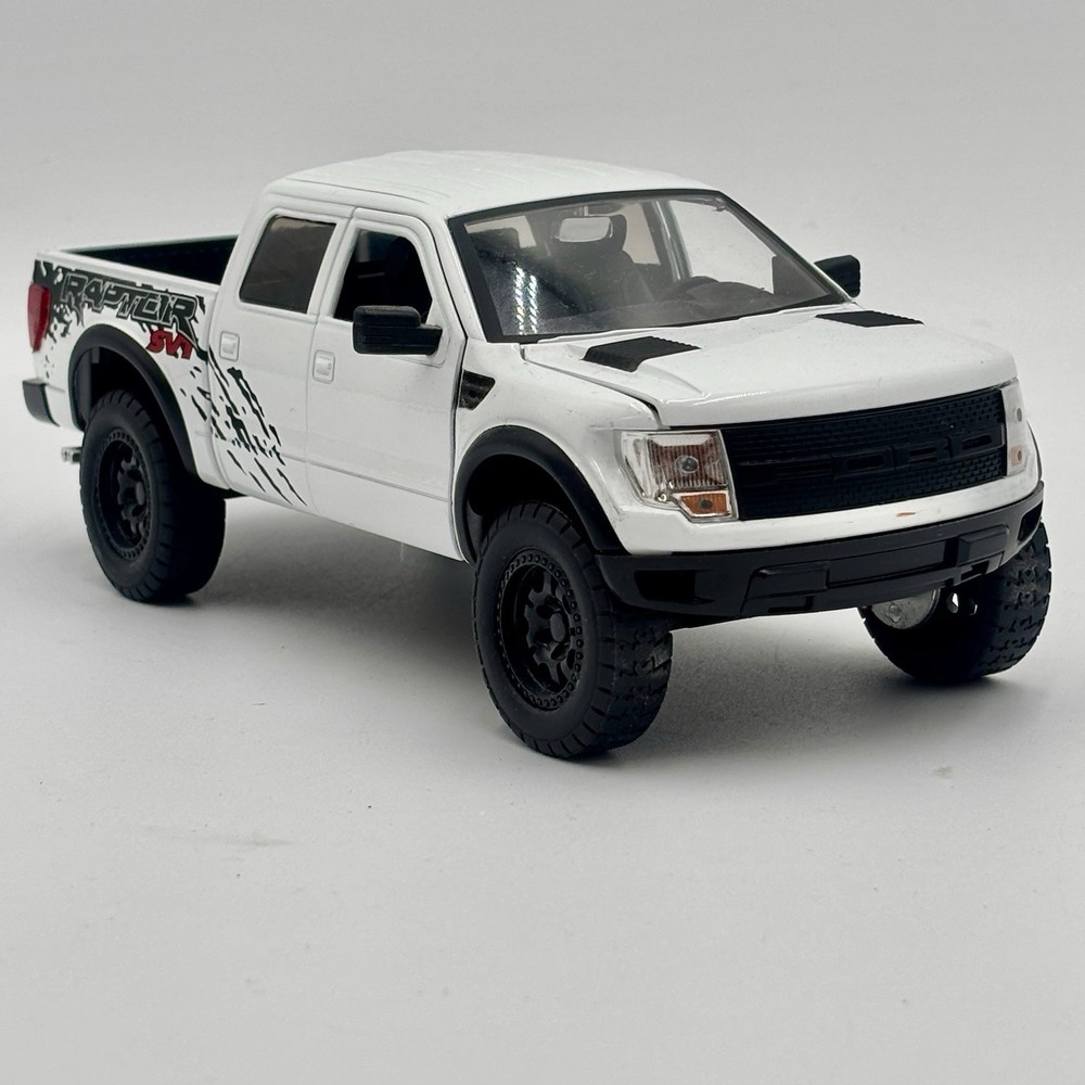 JADA Ford Raptor SVT 2011 die-cast Model Truck White 1/24