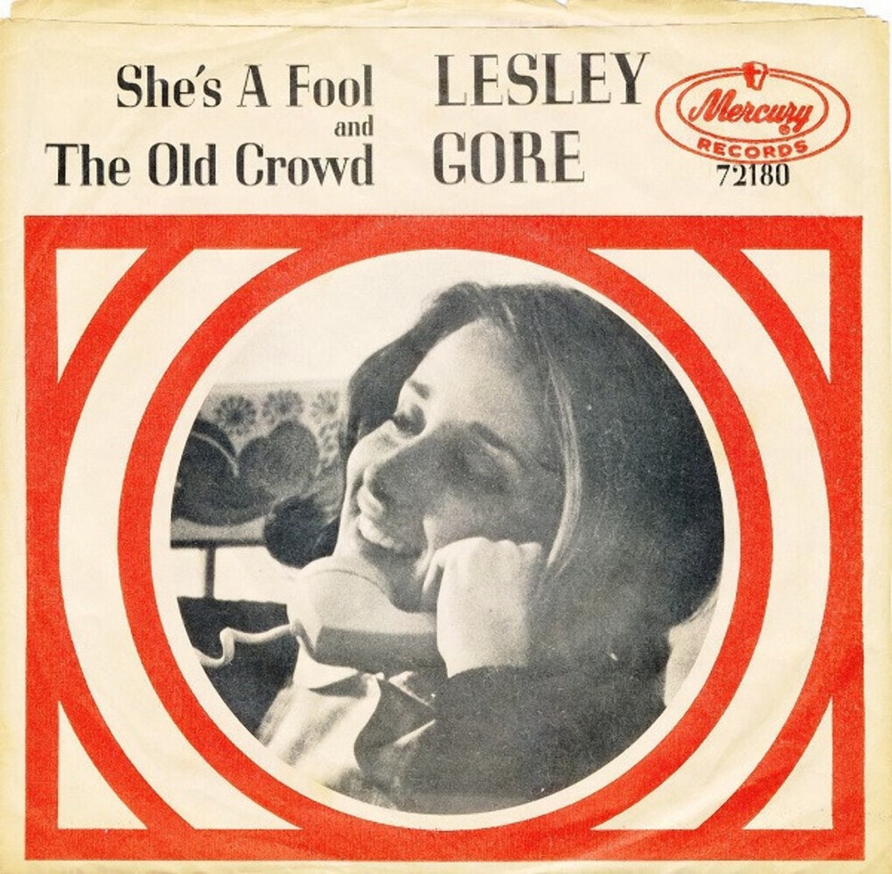 Lesley Gore - She's A Fool / The Old Crowd (7