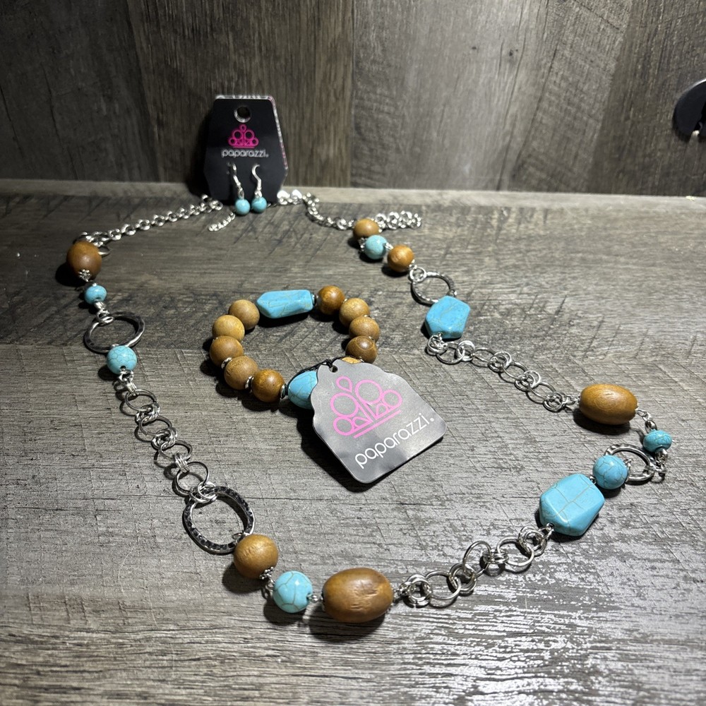 New PAPARAZZI 3 Piece Jewelry Set Necklace 18”- Pierced Earrings & Bracelet