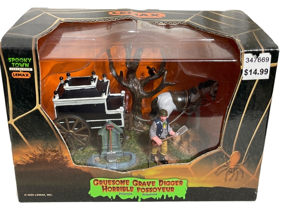 RARE Retired Lemax Spooky Town 2005 Gruesome Grave Digger 53511 Halloween