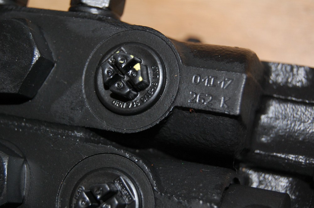 New Genuine JCB 333/V2797 Valve Block 801X,JCB 8016,8018 CTS,8018 CTSDL,8020CTS