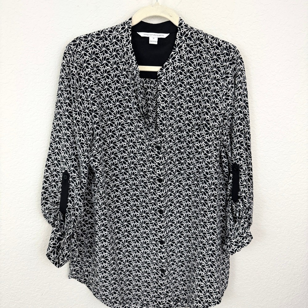 Diane Von Furstenberg Women Gilmore Button Blouse Size 12 100% Silk Floral Black