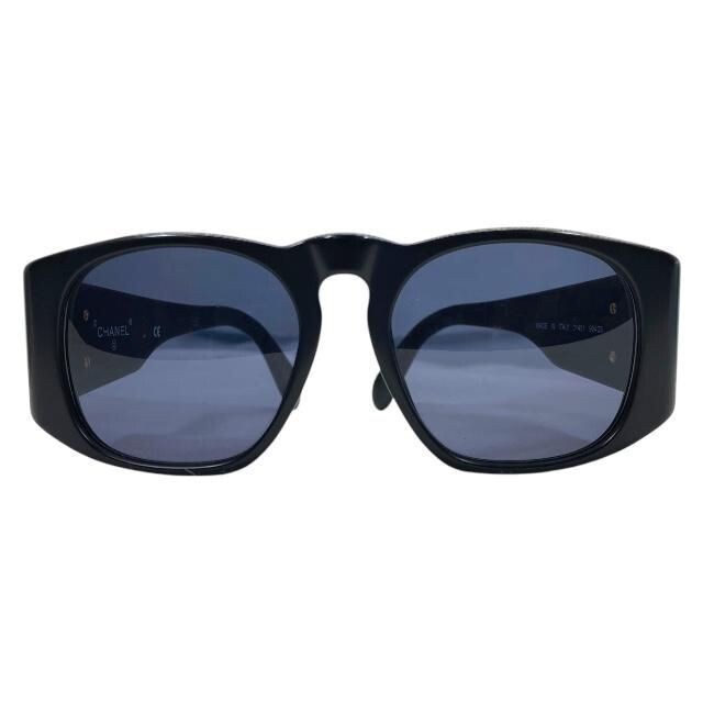 CHANEL Black Sunglasses with Coco Logo Plastic Frame Color Lenses