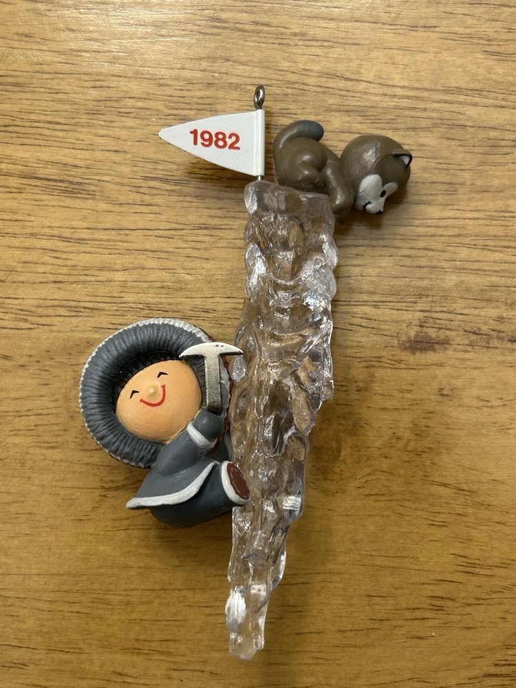 Vintage Hallmark 1982 Frosty Friends #3 Icicle Dated Eskimo Christmas Ornament