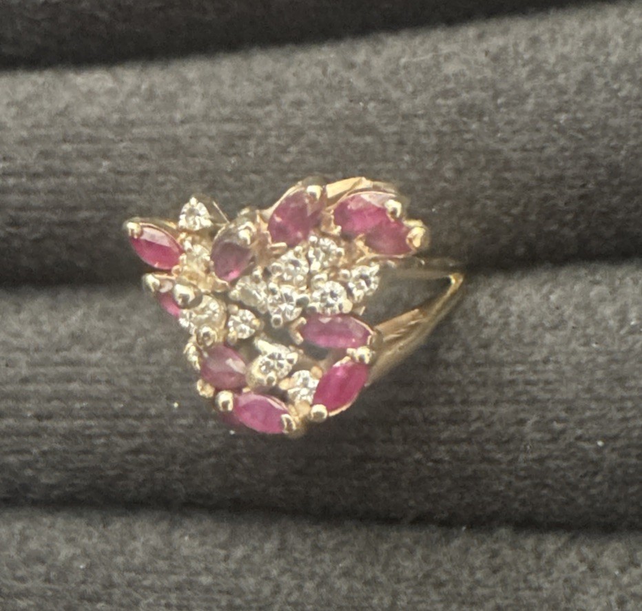 Gorgeous Genuine Diamond & Ruby Cocktail Ring Set In 14k Yellow Gold. Size 7.5