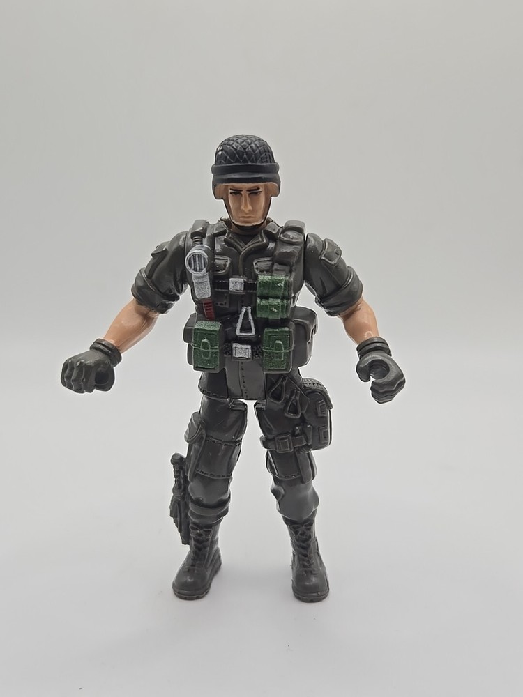 Soldier Force VII Black Helmet Gray Outfit Loose 4