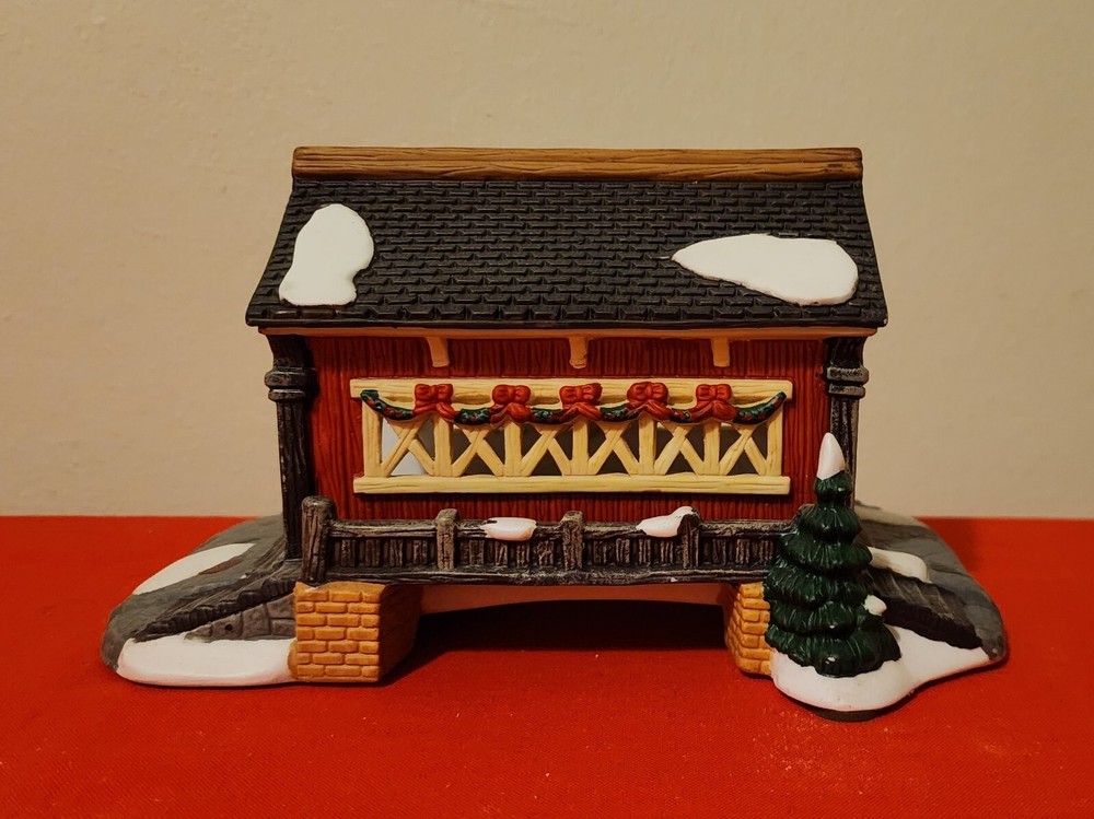 1997 Kohl's Vintage St Nicholas Square Christmas Village Covered Bridge Accessory