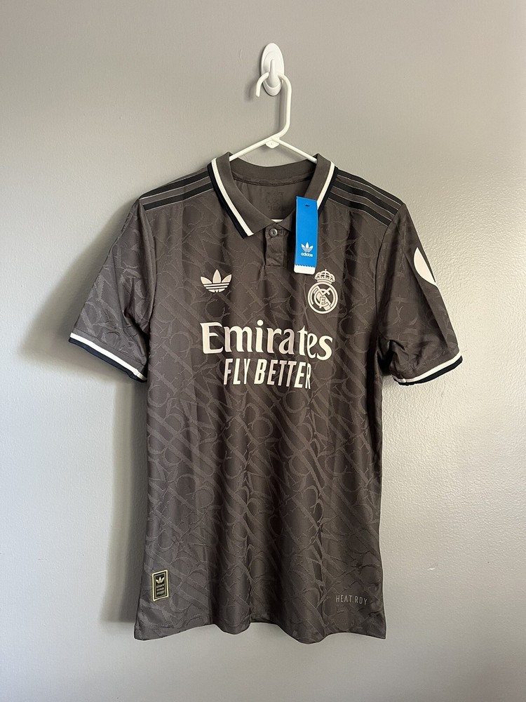 Real Madrid 24/25 Grey Third Kit- Valverde #8