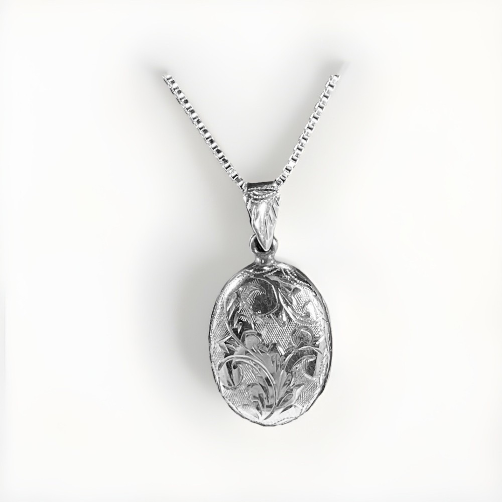 STERLING SILVER VINTAGE  OVAL LOCKET WITH ENGRAVING 5.3 grams