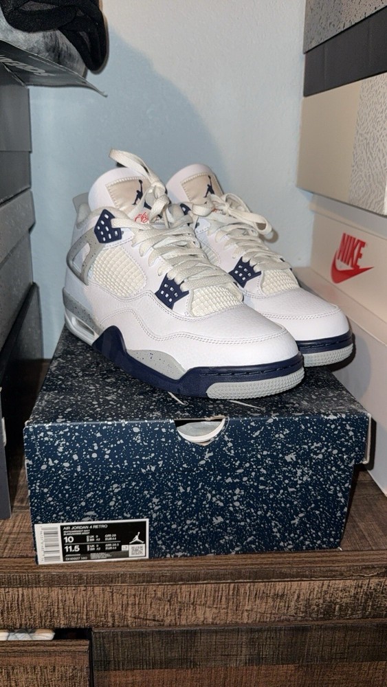 Midnight Navy Jordan 4