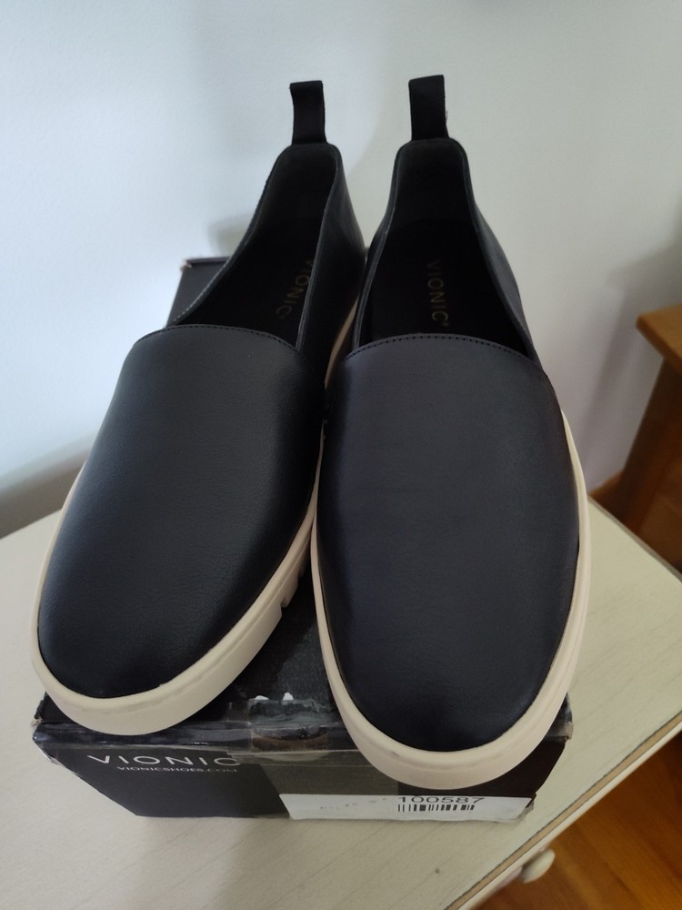 Vionic Uptown Black Leather Slip-On Loafers for Women Size 9 New With Box