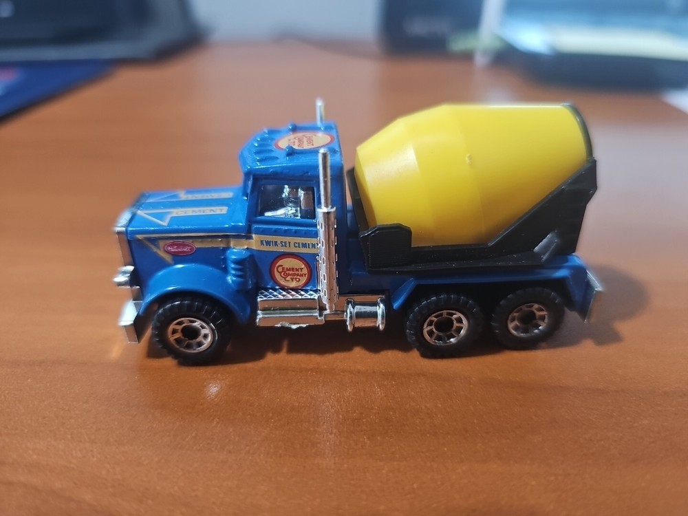 Matchbox #19 Peterbilt Cement Truck, With Box, 1981.  Blue/Yellow.