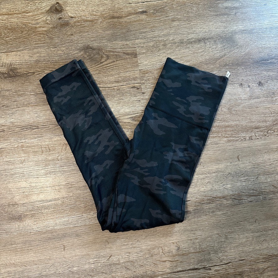 SPANX Womens Medium Camo Compression Leggings in Black Grey Slimming Fit