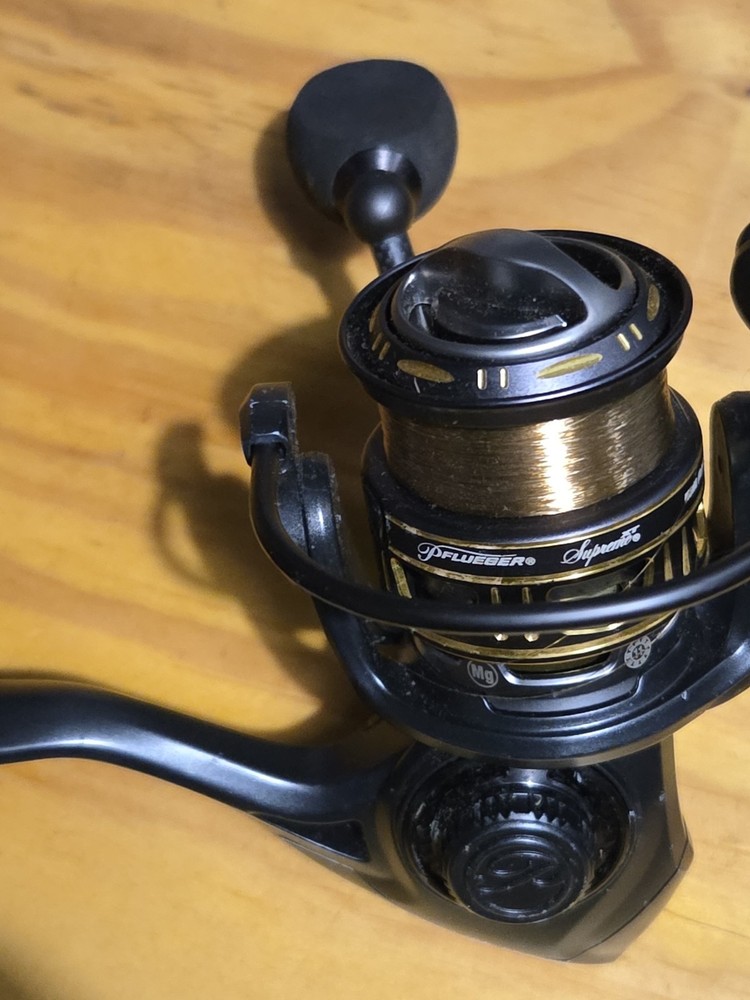 Pflueger Supreme XT Spinning Reel 25 Size Lightweight Smooth Performance
