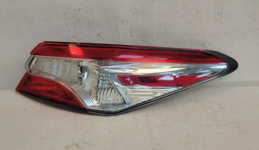 2018-2020 Toyota Camry RIGHT/PASSENGER/RH Side Rear Quarter Tail Light LED OEM