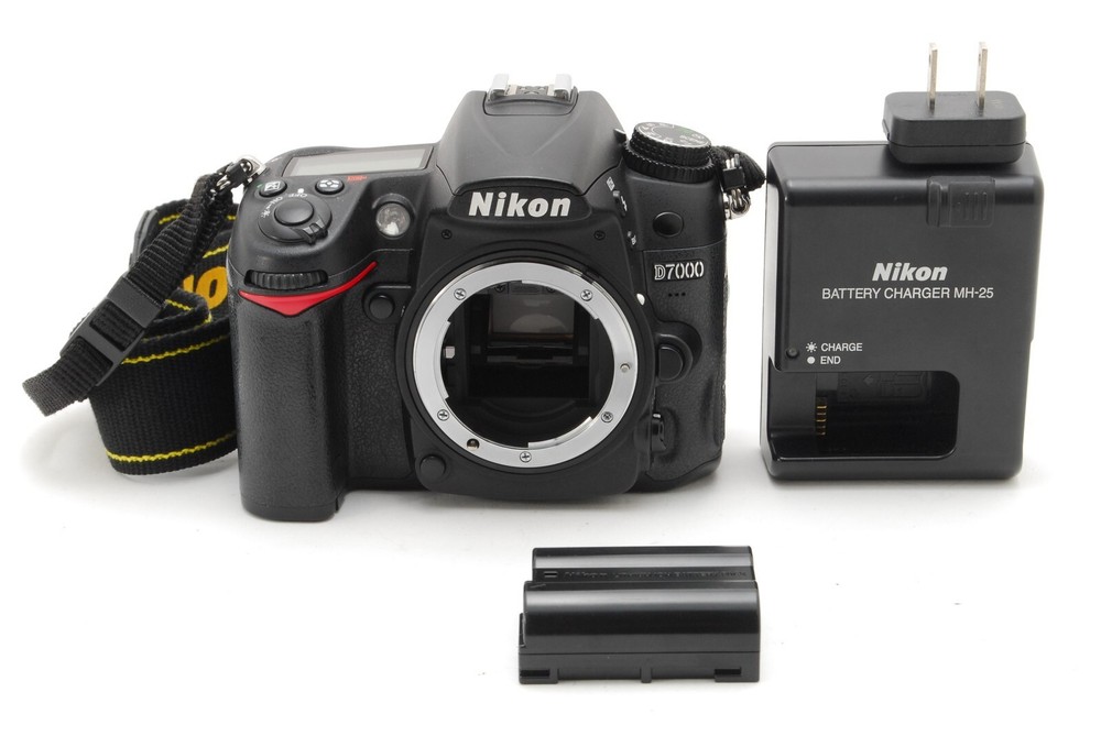 [Mint] Nikon D7000 16.2 MP Black NIKON D Digital SLR Camera Body From Japan