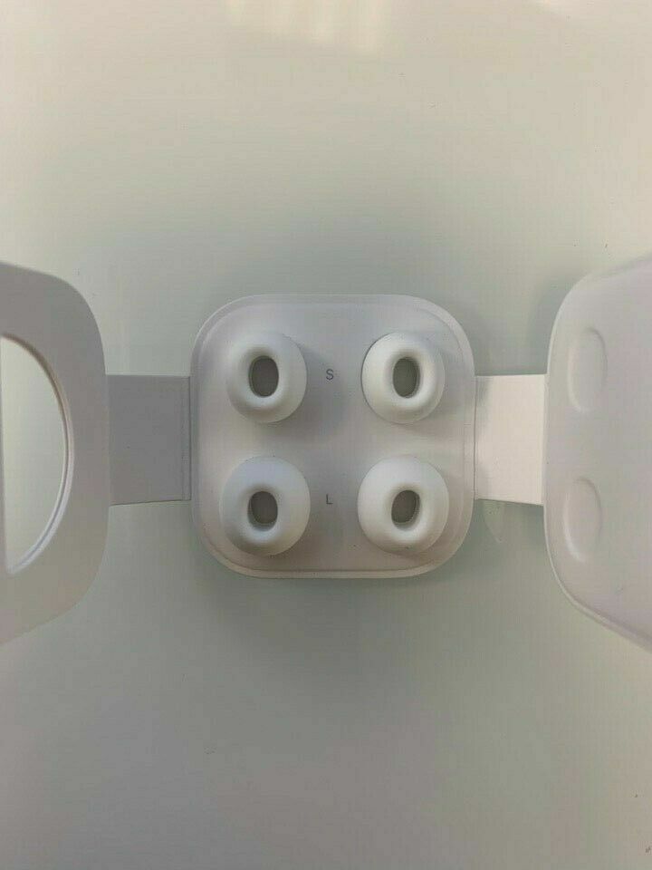 Apple AirPods Pro Wireless Charging Case - White