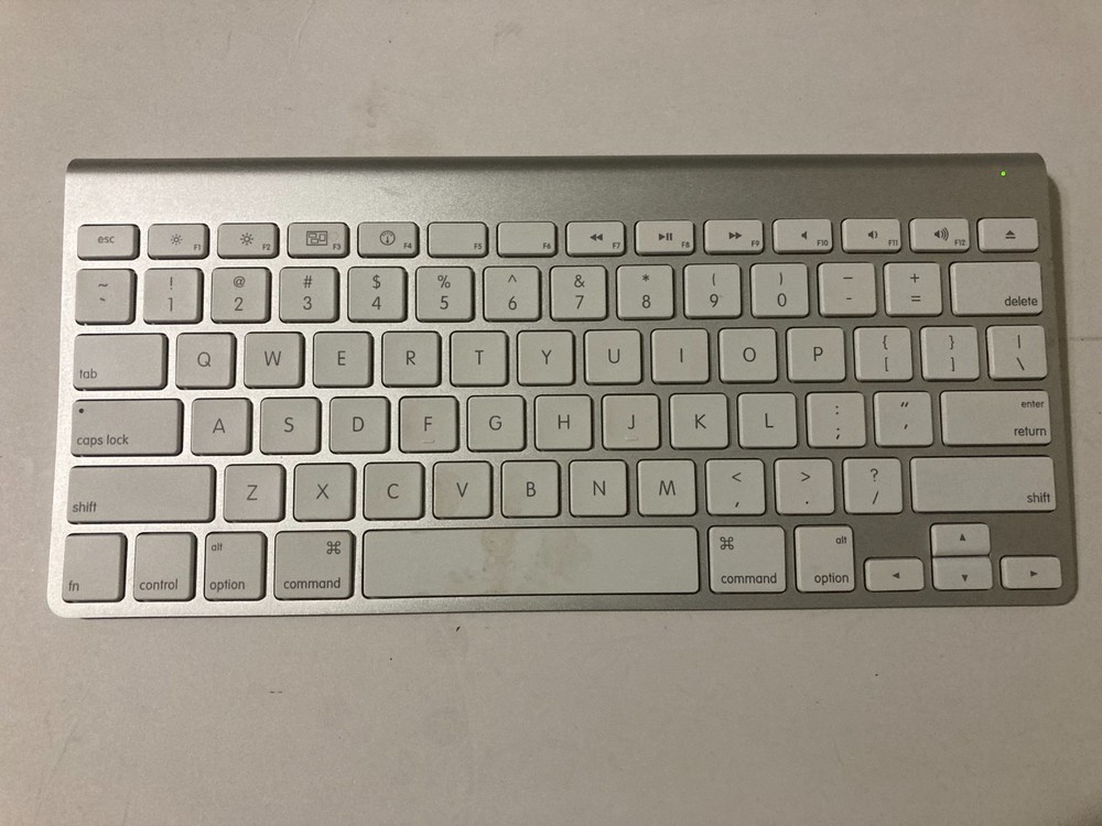 Genuine Apple A1314 Wireless Bluetooth Keyboard White Great Condition