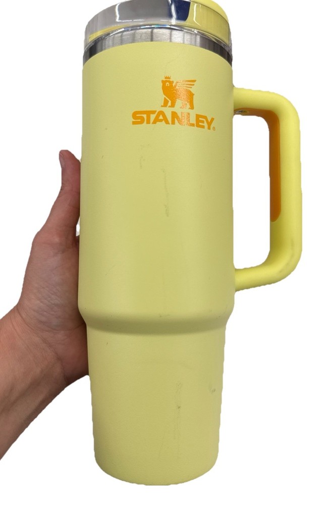 ⭐️Stanley 30 oz Mug Tumbler slight Yellow Color with Lid No Straw VGC