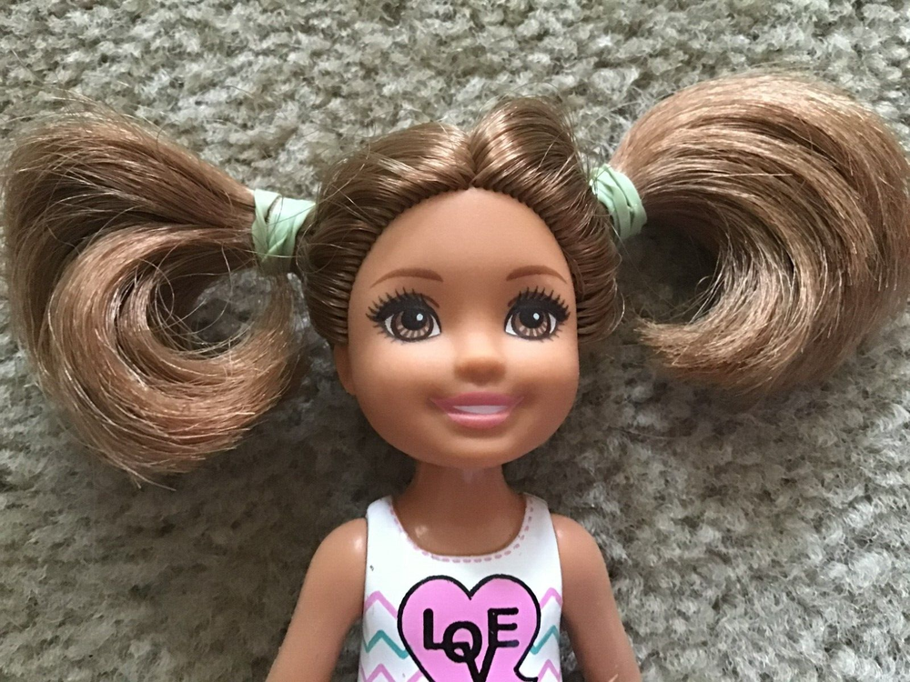 2019 Mattel Barbie Club Chelsea Snack Time #DWJ28 Chelsea Barbie Doll Ponytails