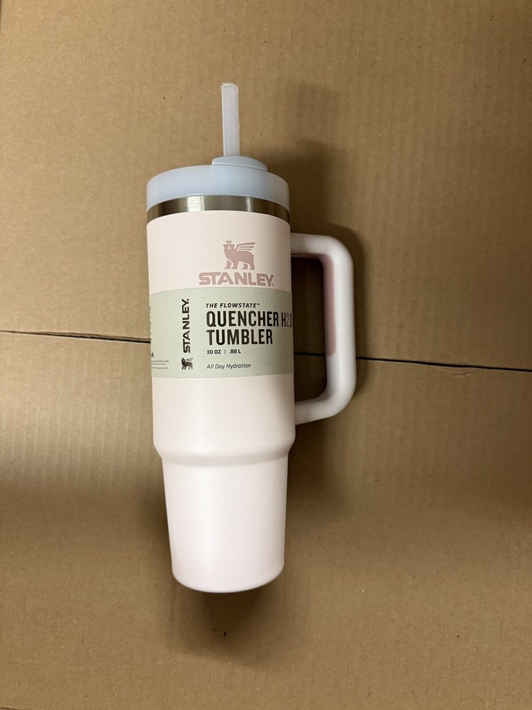 NEW Stanley 30 oz H2.0 Flowstate Quencher Tumbler - Rose Quartz