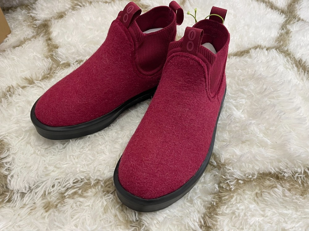 *Brand New* OOFOS Women’s Size 8 Oomega Londoner Slip-on Recovery Boot MSRP$199