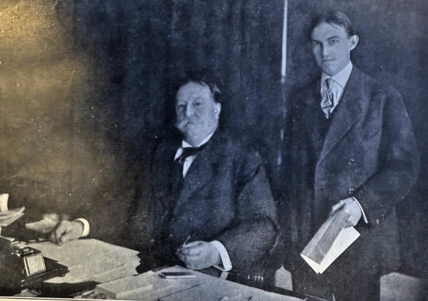 1910 President William Howard Taft At Work illustrated