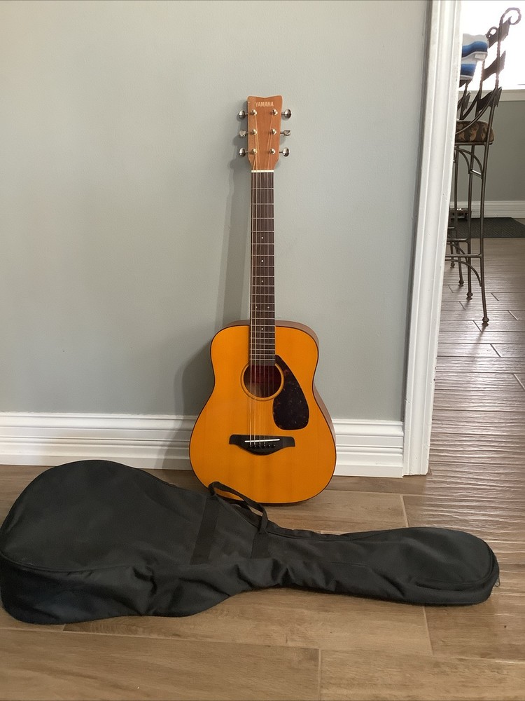 Selling Yamaha Guitar Kids Size Included Bag Condition Prefect Used 3 Times $100