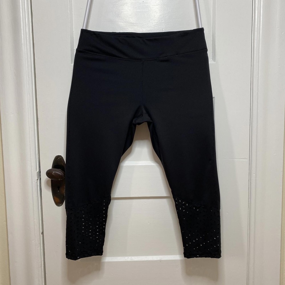 Gaiam Highwaisted Laser-Cut Black Capri Leggings Womens XL Yoga Activewear Sport