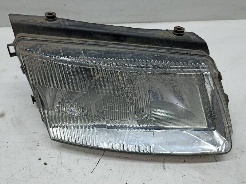 3B0941018K right headlight Volkswagen Passat Sedan 3B2 Comfortline 1996 6139