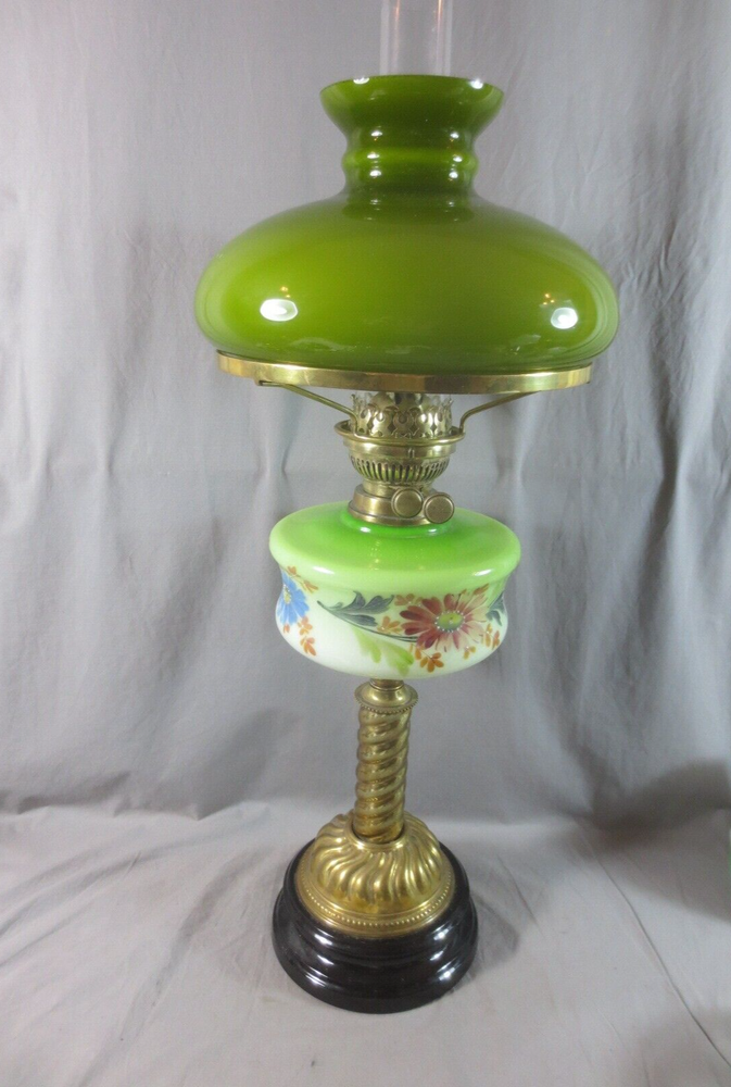 ANTIQUE BRITISH MAKE GREEN GLASS BRASS OIL LAMP WITH GREEN VESTA OIL LAMP SHADE