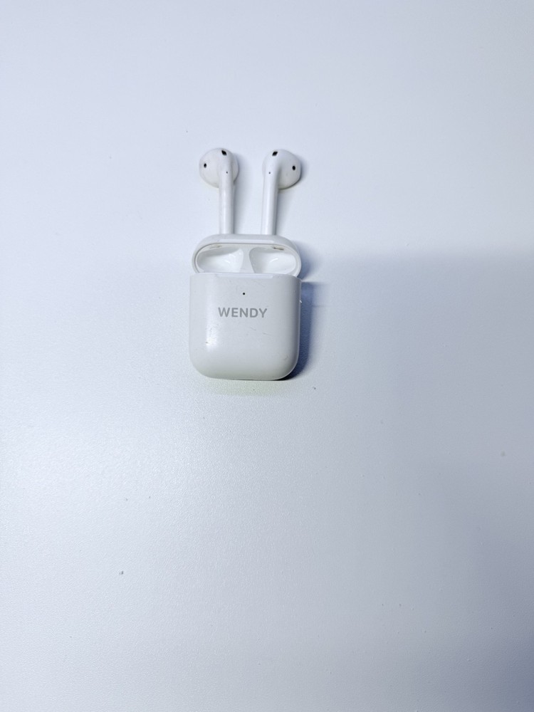 Apple AirPods 2nd Generation with Charging Case - White READ DESCRIPTION