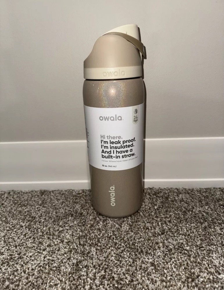 Owala 32 oz. FreeSip Stainless Steel Water Bottle - Merry and Bright Collection