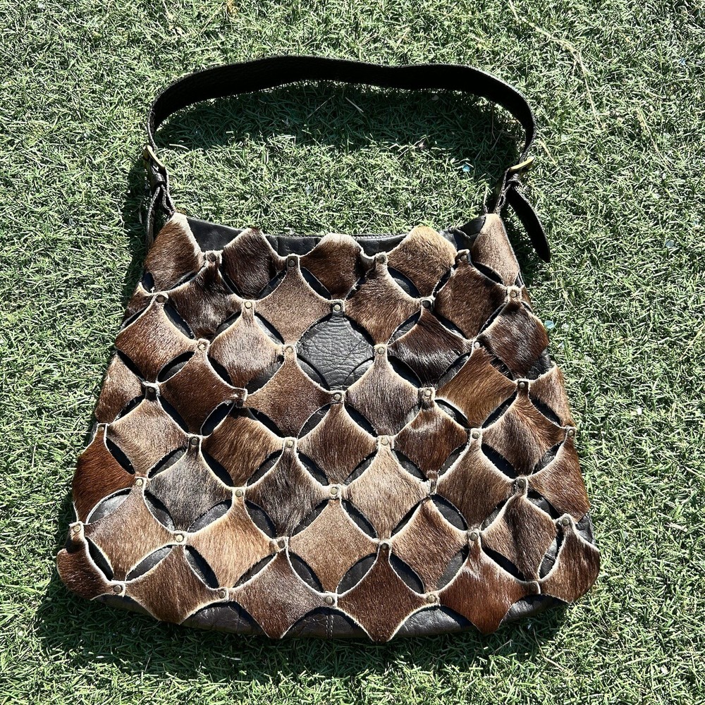 bottega vineta cowhide purse | slight damage to front area | measurements in pic