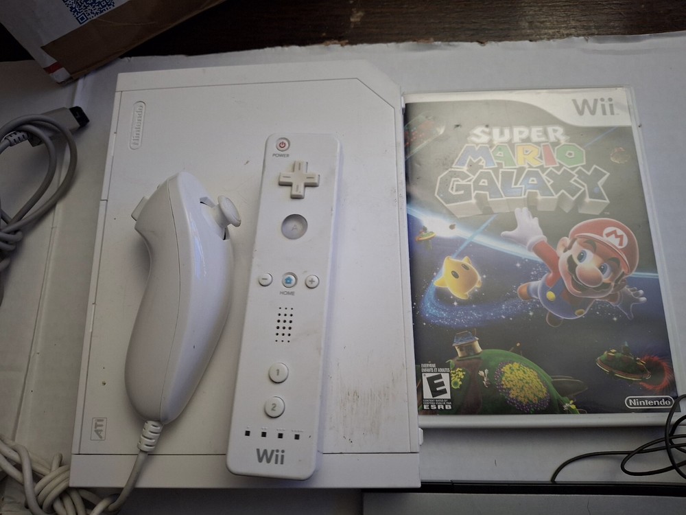 Nintendo Wii Console + MARIO GALAXY GAME BUNDLE