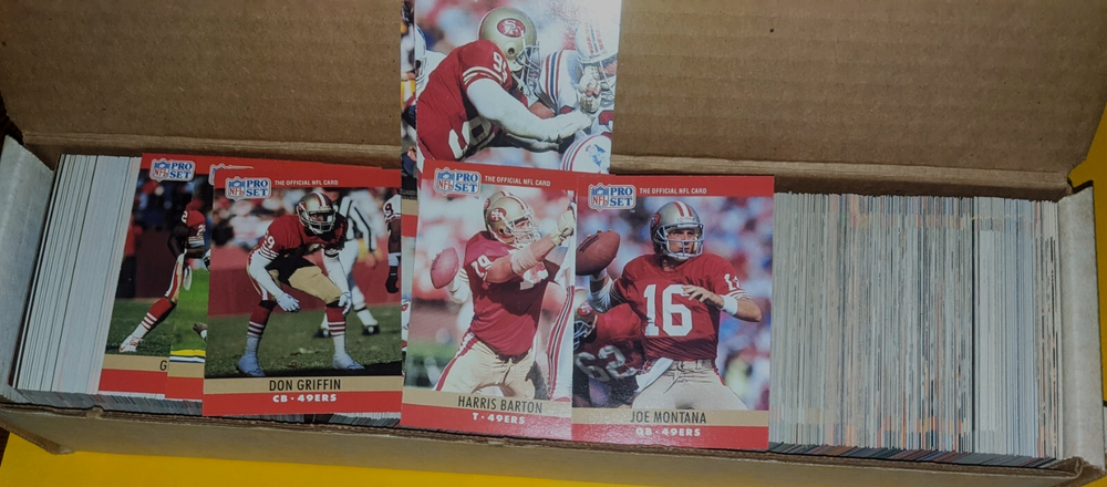 1990 Pro Set Football near Complete Set - 800 no 338 with VP/Theme Art/update.