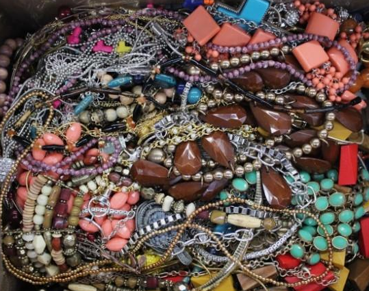2+ pounds of mixed bulk costume jewelry lot - fashion, modern, vintage