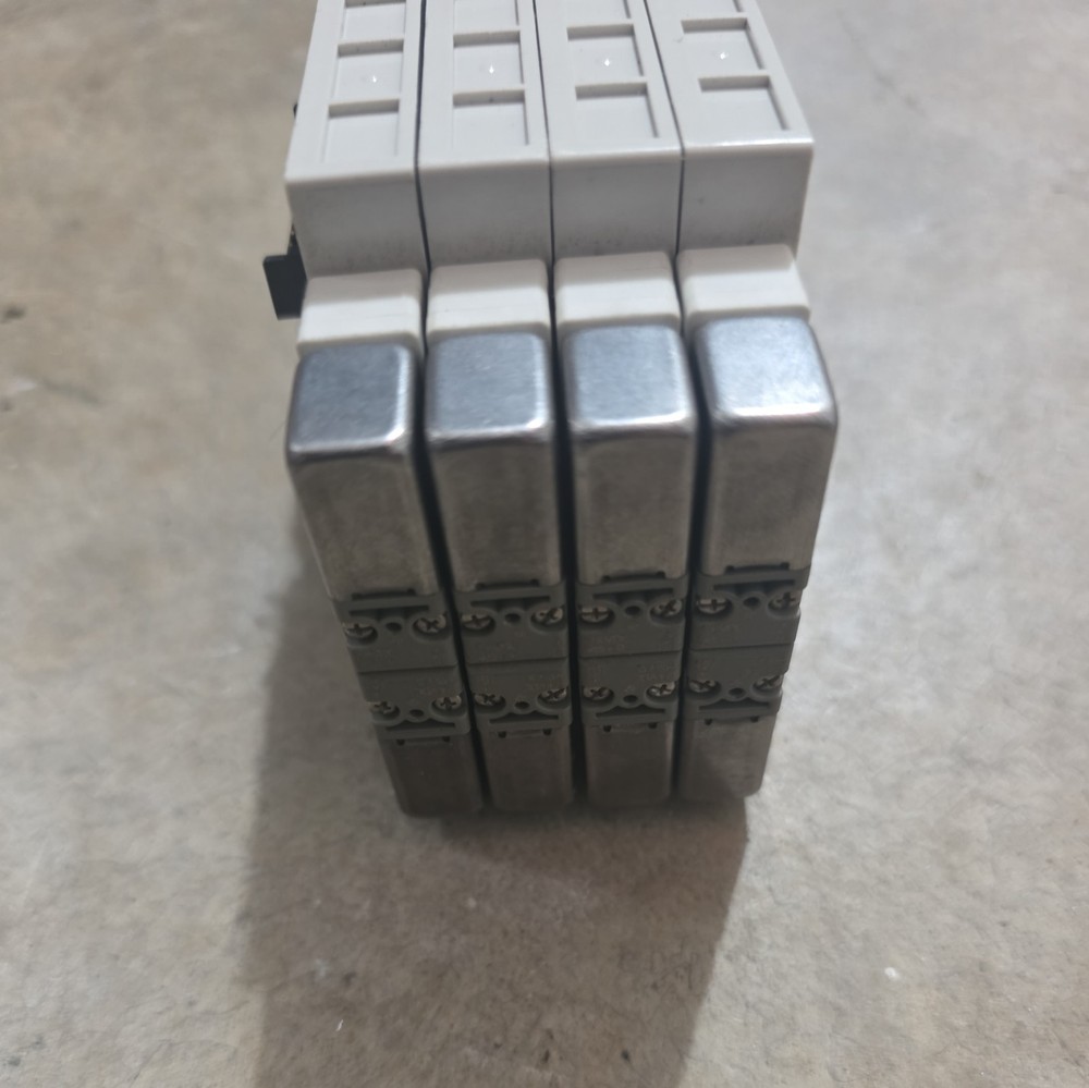 Lot of (4) NEW SMC 4 Port Plug In Solenoid Valve - VQ1301N-51 w/Warranty