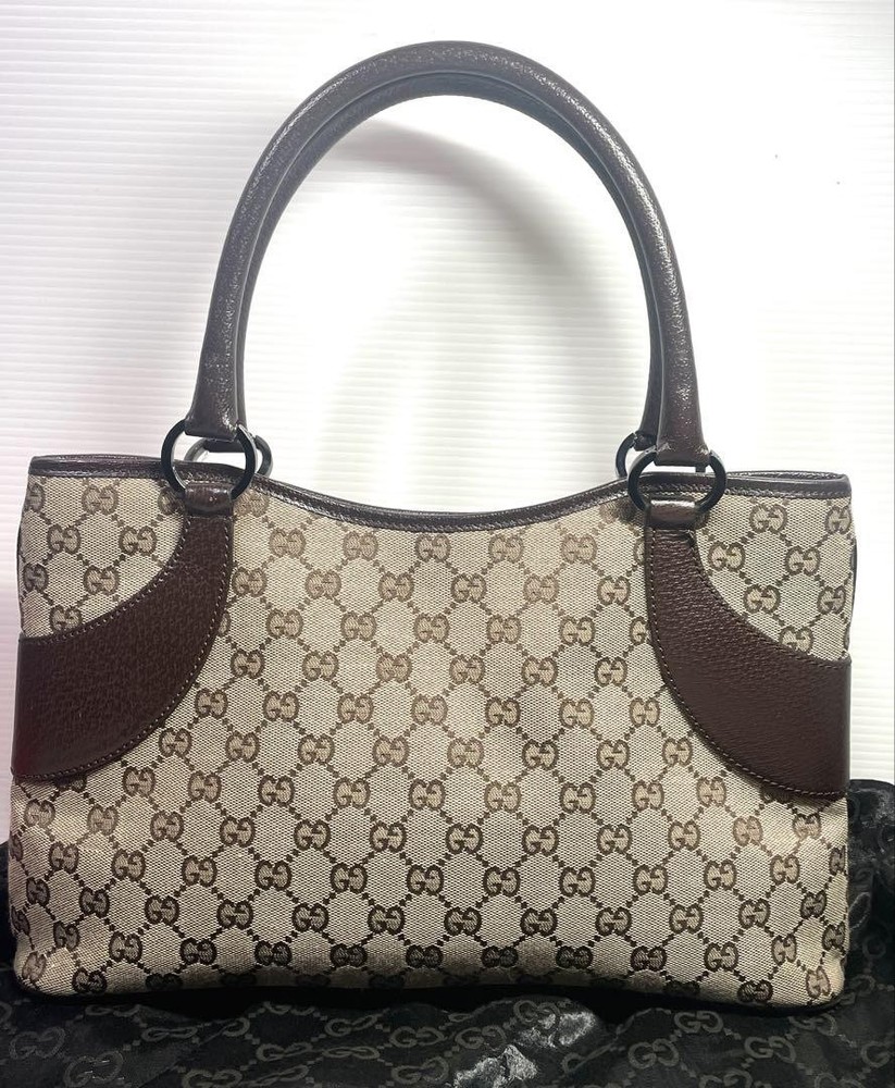 Stylish GUCCI GG canvas tote shoulder bag for women