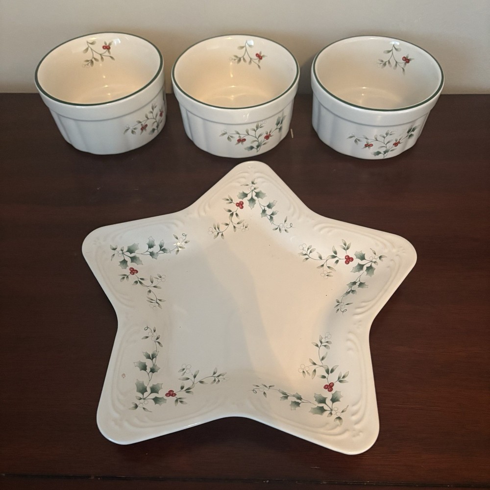 Pfaltzgraff Winterberry Star Shaped Dish & 3 Ramikens - Great Condition