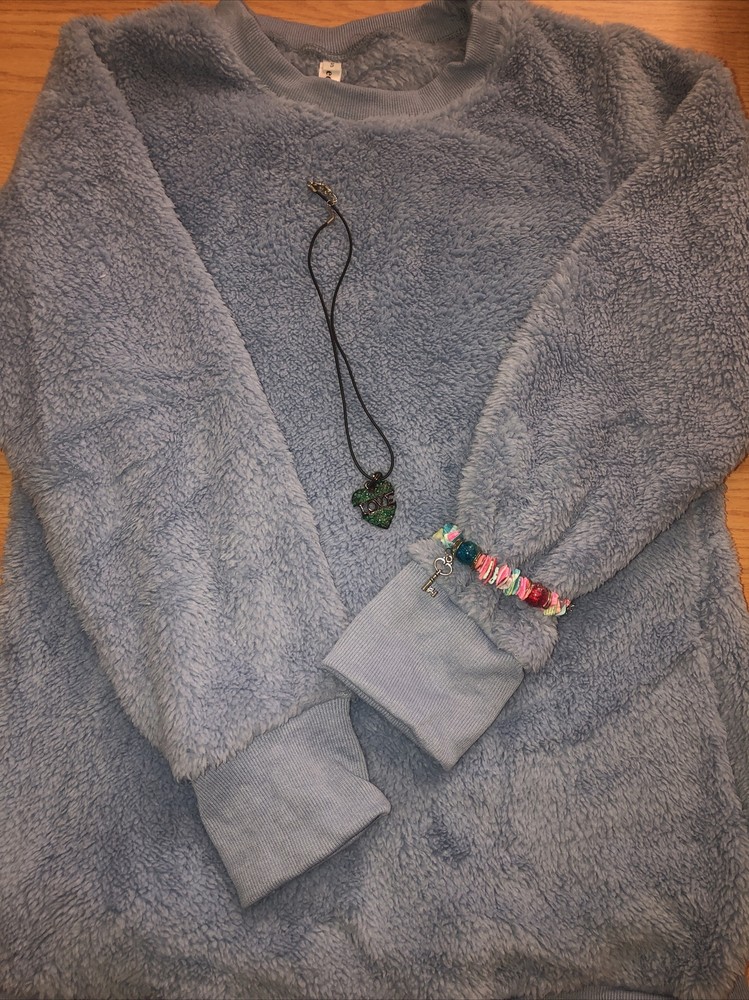 VALENTINES DAY GIFT BASKET/ BOX FOR HER-image