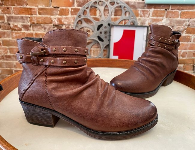 Propet Brown Leather Roxie Studded Ankle Boot Size 7 NWT