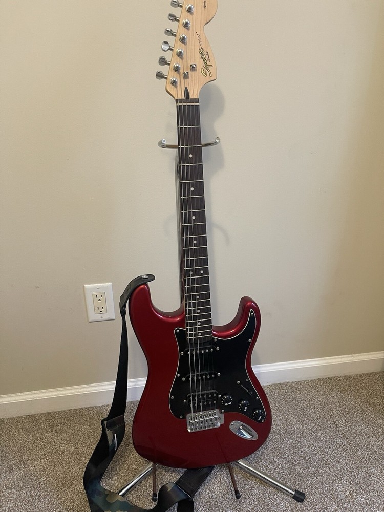 Squier Strat by Fender
