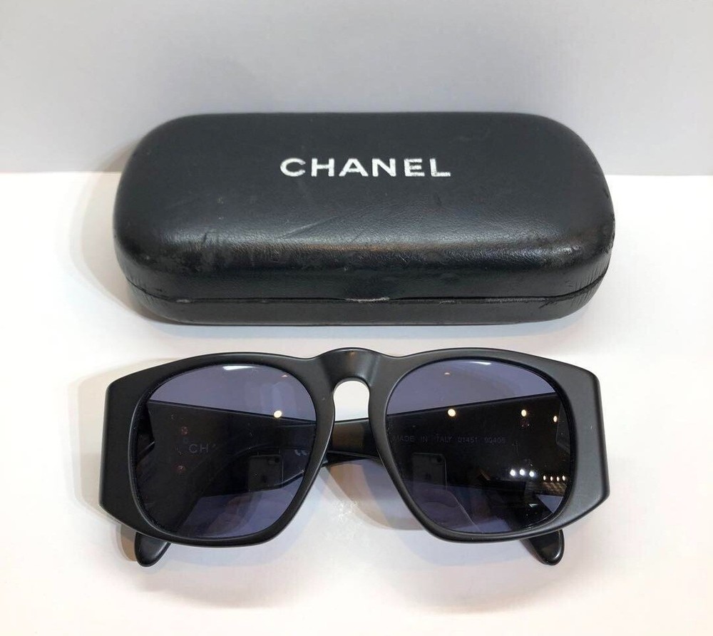 CHANEL Black Sunglasses with Color Lenses and Coco Logo Plastic Frame 01451 90405