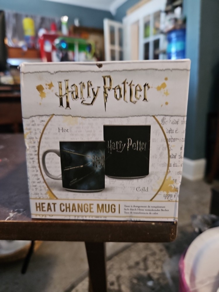 Harry Potter Heat Changing Mug with Wand - Hot & Cold Magic Cup NEW